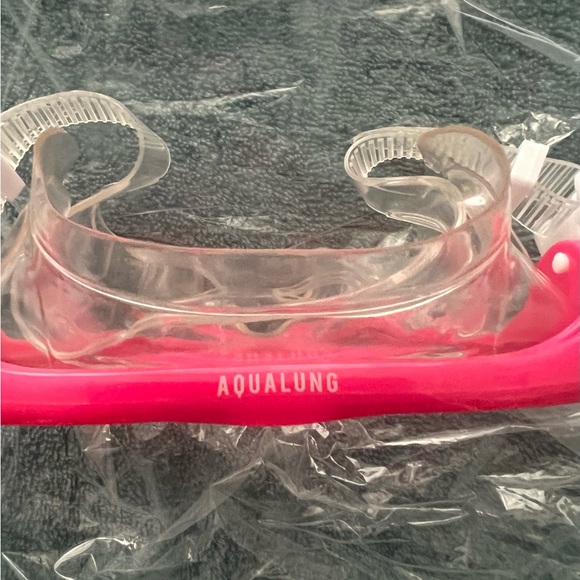 AQUA LUNG SWIM MASK AND SNORKEL- NWOT PINK/ WHITE -ADULT - Picture 5 of 12